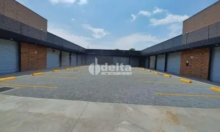 Loja disponível para locação no bairro Shopping Park em Uberlândia-MG.