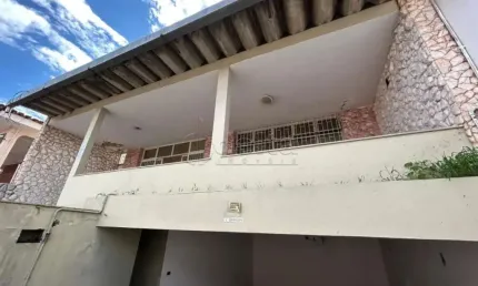 Casa comercial disponível para locação no bairro Brasil em Uberlândia-MG