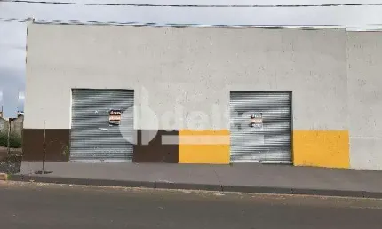 Loja disponível para locação no bairro Residencial Pequis em Uberlândia-MG.