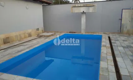 Casa residencial disponível para locação no bairro Patrimônio em Uberlândia-MG
