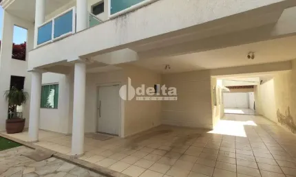 Casa residencial disponível para locação no bairro Jardim Karaíba em Uberlândia-MG