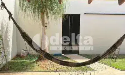 Casa disponível para locação no bairro Jardim Inconfidência em Uberlândia-MG
