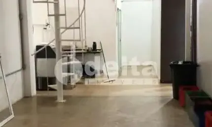 Galpão disponível para locação no bairro Santa Rosa em Uberlândia-MG.