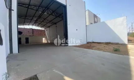 Galpão disponível para locação no bairro granada em uberlândia-mg.
