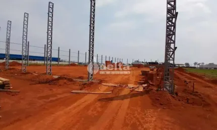 Galpão disponível para locação no bairro Loteamento Centro Empresarial Leste III em Uberlândia-MG.