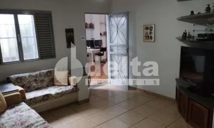 Casa residencial disponível para locação no bairro Centro em Uberlândia-MG