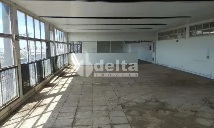 Loja disponível para locação no bairro Brasil em Uberlândia-MG.