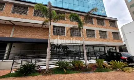 Loja disponível para locação no bairro Tabajaras em Uberlândia-MG.