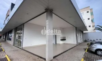 Loja disponível para locação no bairro Santa Mônica em Uberlândia-MG.