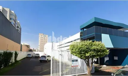 Loja disponível para locação no bairro Martins em Uberlândia-MG.