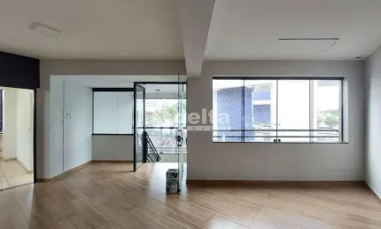 Loja disponível para locação no bairro Saraiva em Uberlândia-MG.