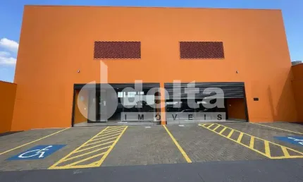 Loja disponível para locação no bairro Jardim das Palmeiras em Uberlândia-MG.