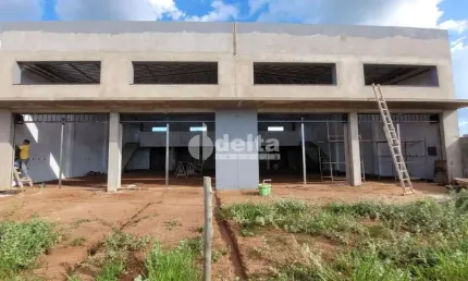 Loja disponível para locação no bairro Jardim Canaã em Uberlândia-MG.