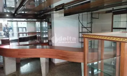 Loja disponível para locação no bairro Centro em Uberlândia-MG.