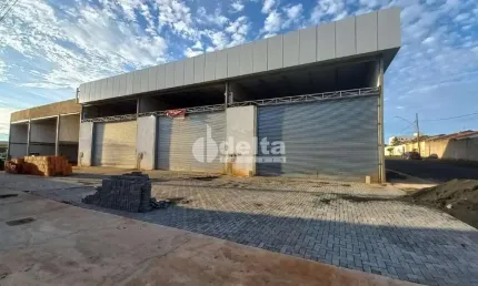 Galpão comercial disponível para locação no bairro Santa Mônica em Uberlândia-MG