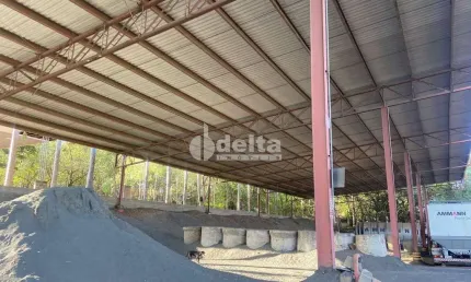 Galpão disponível para locação no bairro Distrito Industrial em Uberlândia-MG