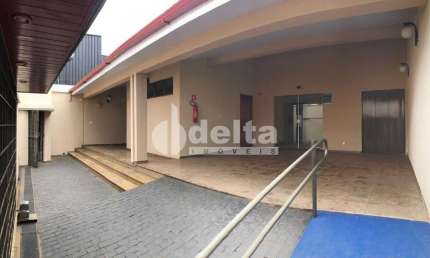 Casa residencial e comercial disponível para locação no bairro Brasil em Uberlândia-MG