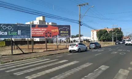 Terreno disponível para locação no bairro Custódio Pereira em Uberlândia-MG