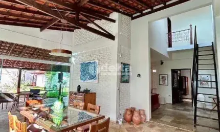 Casa comercial e residencial disponível para locação no bairro Jardim Karaíba em Uberlândia-MG