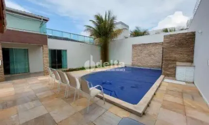 Casa residencial disponível para locação no bairro Jardim Karaíba em Uberlândia-MG