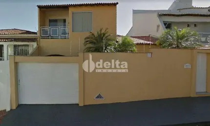 Casa residencial disponível para locação no bairro Tabajaras em Uberlândia-MG
