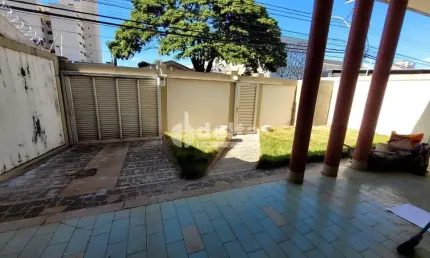 Comercial disponível para locação no bairro Centro em Uberlândia-MG