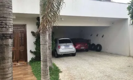 Casa comercial disponível para locação no bairro Morada da Colina em Uberlândia-MG