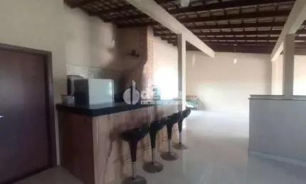 Casa residencial disponível para locação no bairro Luizote de Freitas em Uberlândia-MG
