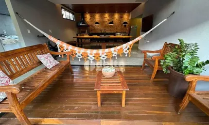 Casa residencial disponível para locação e venda no bairro Granada em Uberlândia-MG