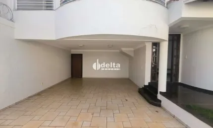 Casa residencial disponível para locação e venda no bairro Morada da Colina em Uberlândia-MG.
