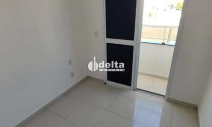 Apartamento com 2 quartos para alugar no Conjunto Segismundo Pereira, Uberlândia 