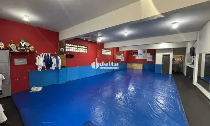 Loja comercial disponível para locação no bairro Santa Monica em Uberlândia-MG