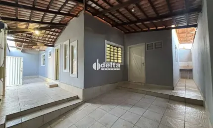 Casa disponível para locação no bairro Santa Mônica em Uberlândia-MG