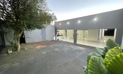 Casa residencial disponível para locação no bairro Jaraguá em Uberlândia-MG.