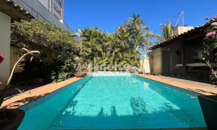 Casa residencial disponível para locação e venda no bairro Santa Maria em Uberlândia-MG.