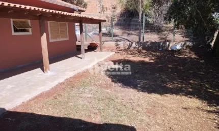 Casa disponível para locação no bairro Cidade Jardim em Uberlândia-MG