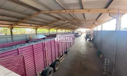 Galpão comercial disponível para Locação no bairro Distrito Industrial em Uberlândia-MG