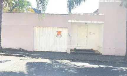 Casa residencial disponível para locação no bairro Centro em Uberlândia-MG