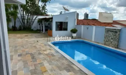Casa residencial disponível para locação no bairro Vigilato Pereira em Uberlândia-MG
