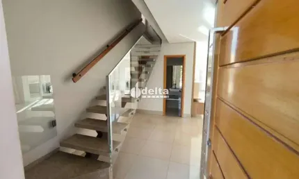 Casa no condomínio Village Paradiso I para locação no bairro Granja Marileusa em Uberlândia-MG.