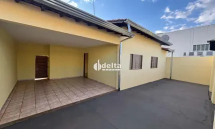 Casa com 4 quartos para alugar no Santa Mônica, Uberlândia 