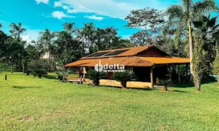 Chácara mobiliada disponível para locação e venda no Condomínio Eldorado em Uberlândia-MG.