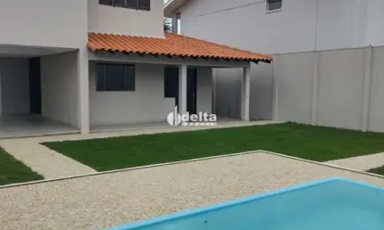 Casa residencial disponível para locação no bairro Jardim Karaíba em Uberlândia-MG