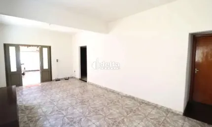 Casa disponível para locação e venda no bairro Bom Jesus em Uberlândia MG