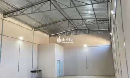 Galpão comercial disponível para locação no bairro marta helena em uberlândia-mg