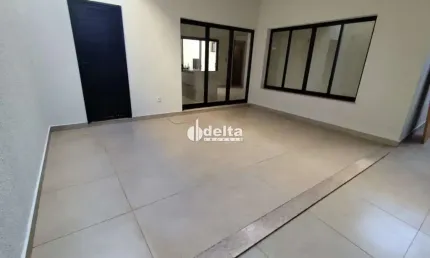Casa residencial disponível para locação no Cidade Jardim em Uberlândia-MG.