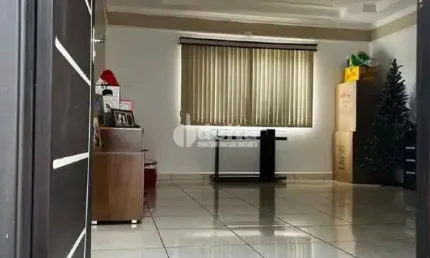 Casa residencial disponível para venda no Bairro Jardim Patrícia em Uberlândia-MG