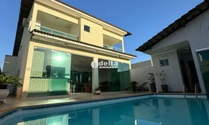 Casa em condomínio disponível para locação no bairro Laranjeiras em Uberlândia-MG
