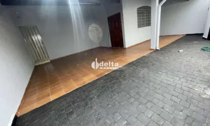 Casa residencial disponível para locação no bairro cidade jardim em uberlândia-mg.
