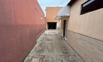 Casa residencial disponível para locação ou venda no bairro centro em uberlândia-mg